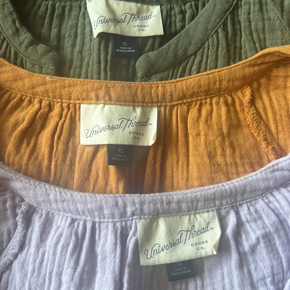 3 Universal Thread blouses - Picture 3 of 6
